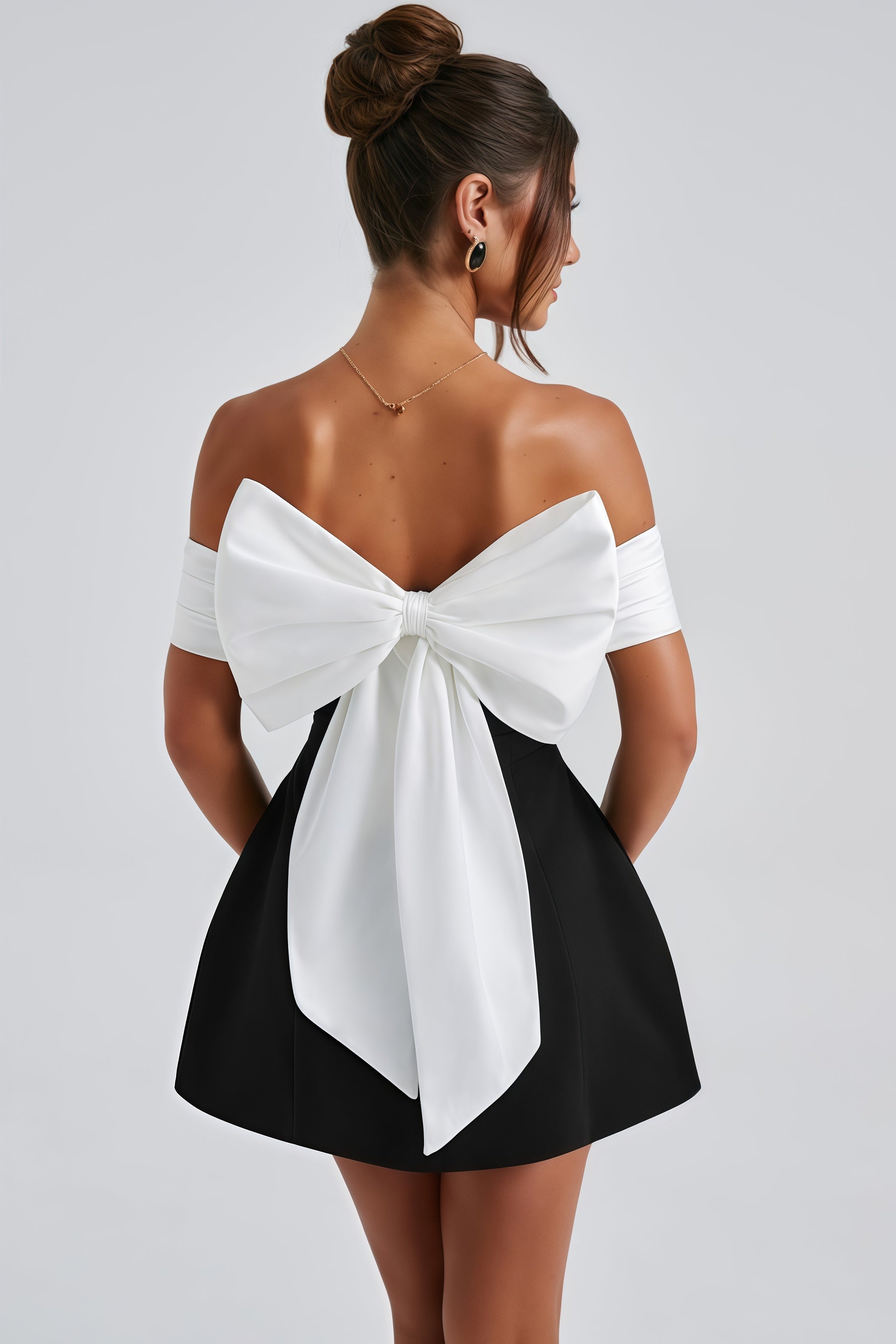 Robe Mini Élégante Della