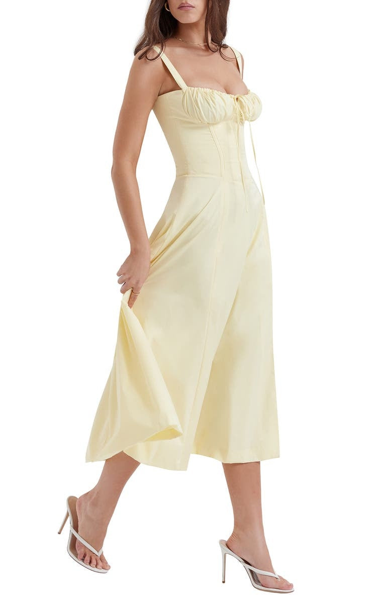 Robe moulante bustier à fleurs et taille découverte