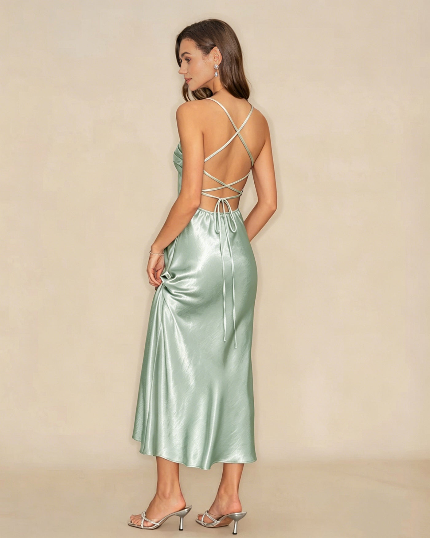 Robe longue A-line verte à bretelles croisées