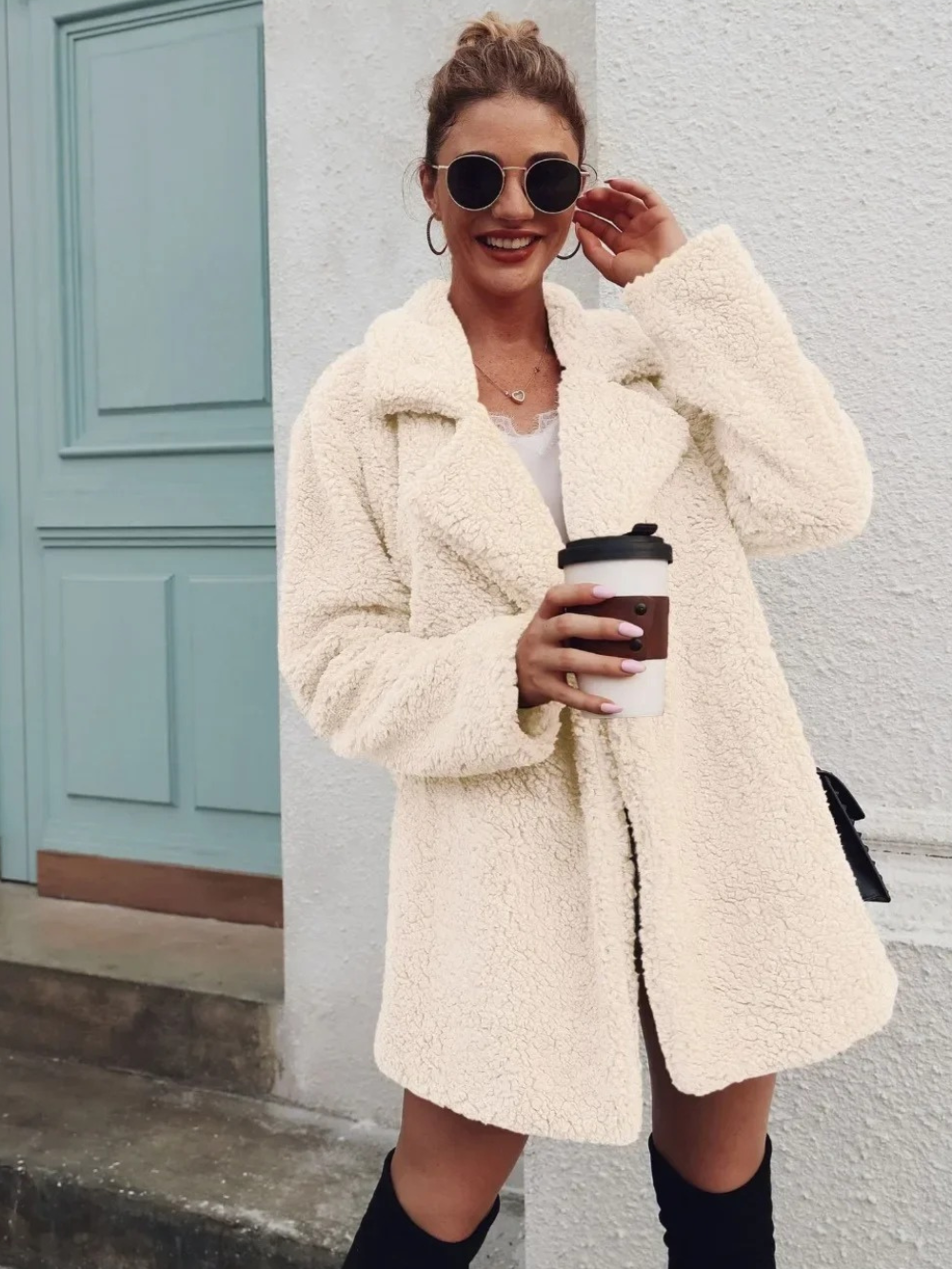 Manteau Court en Peluche Teddy Douillet avec Col Revers