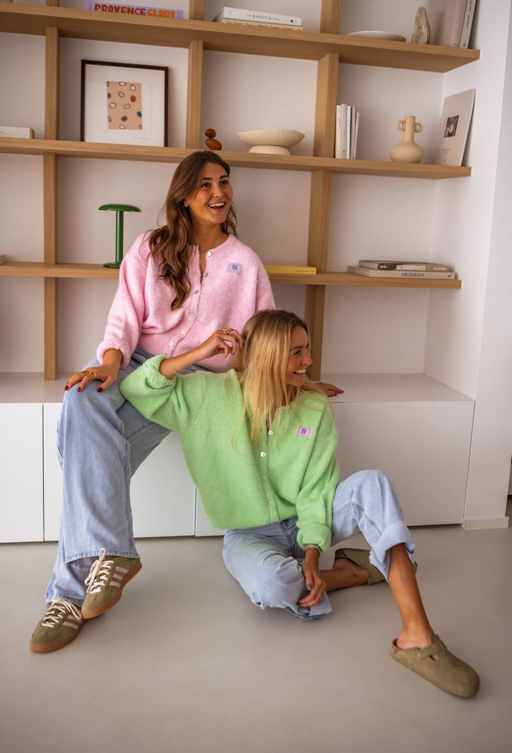 Cardigan matelassé chic rose pour looks superposés