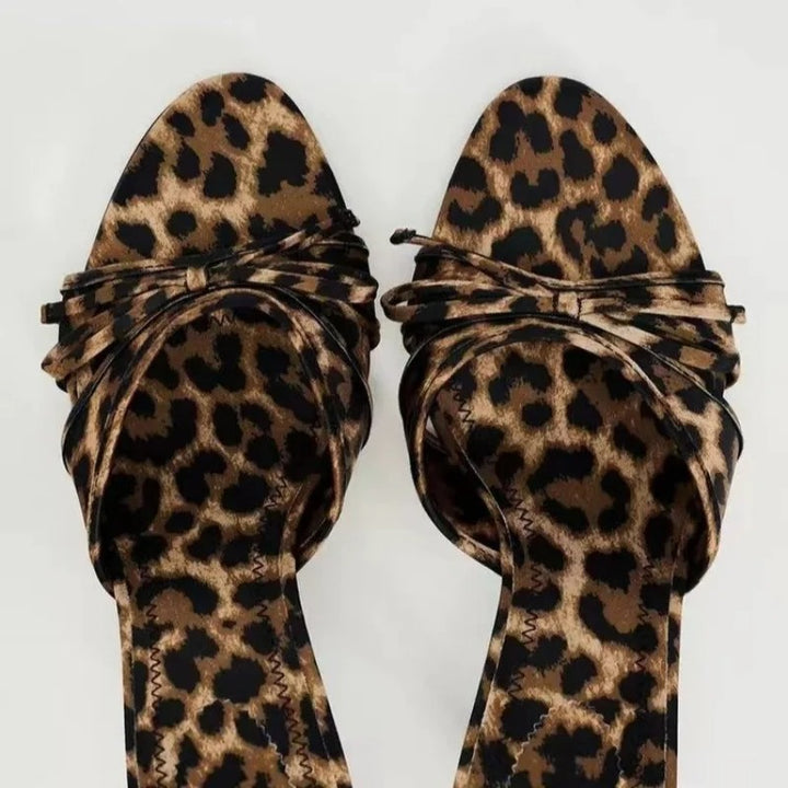 Isabelle Moreau® | Elegante Leopardenmuster-High-Heels mit Riemen