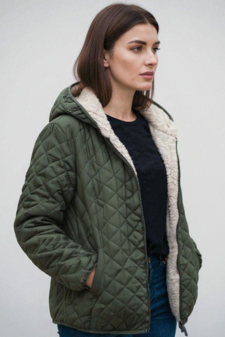 Veste matelassée à capuche avec doublure en peluche