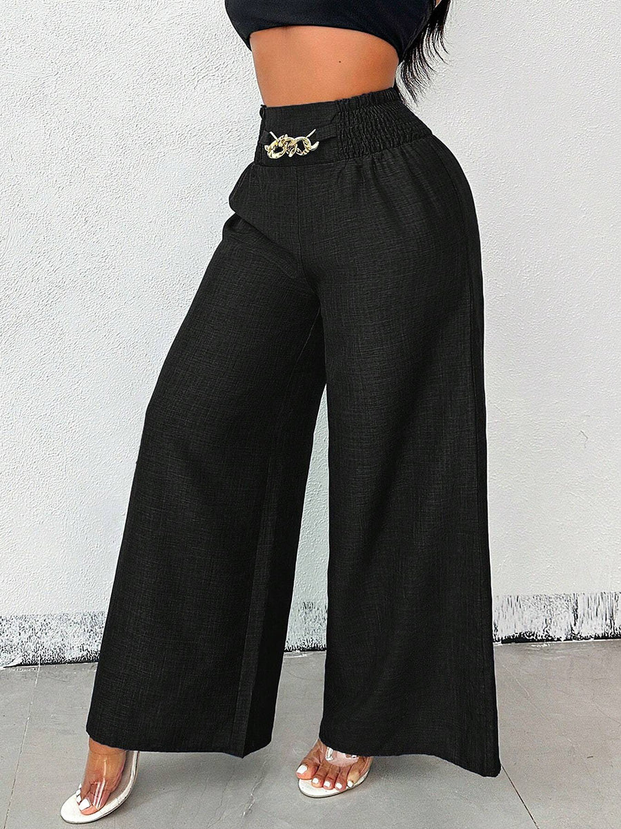 Pantalon femme coupe large unie portée en pied