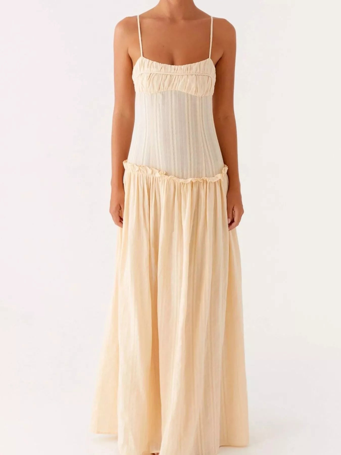 Robe longue à bretelles spaghetti avec volant et smocks
