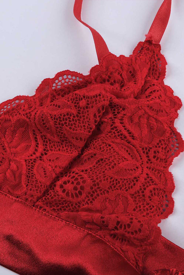 Ensemble lingerie bralette et culotte en dentelle rouge