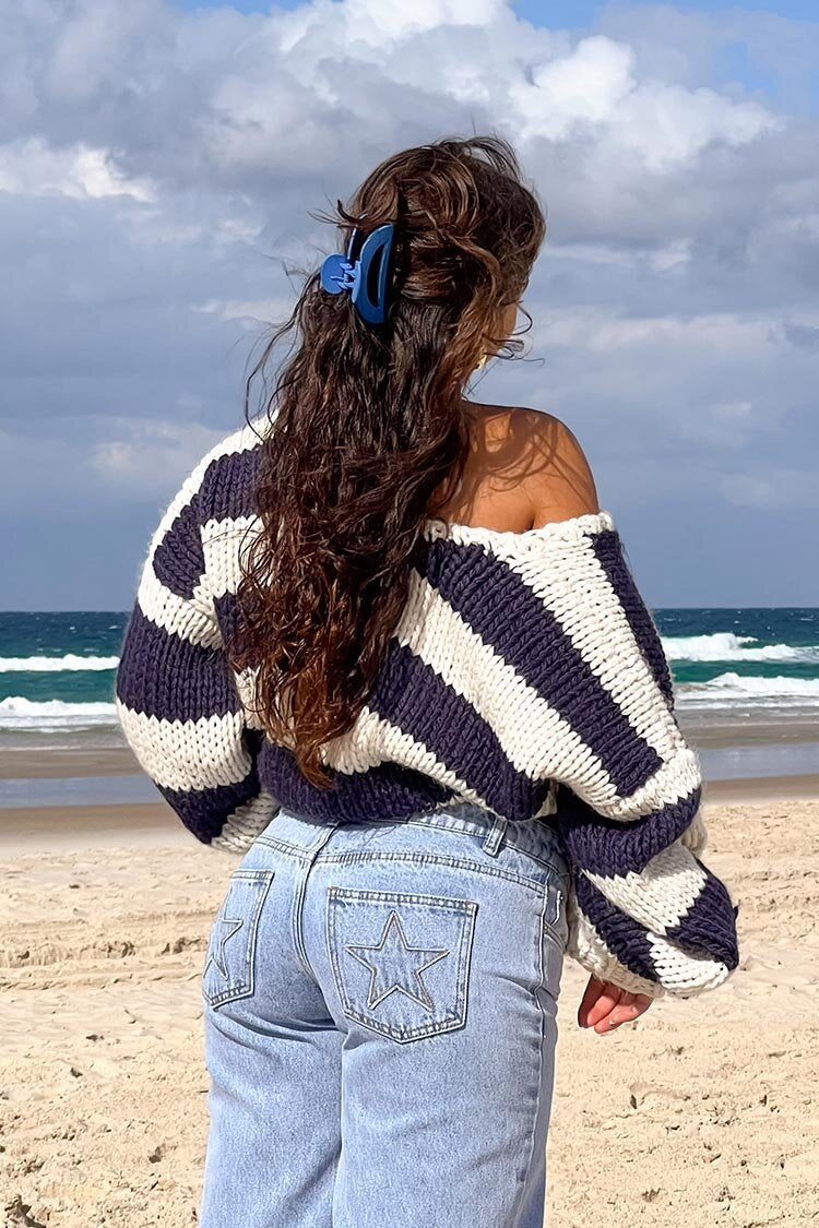 Pull en maille rayé confortable à épaules dénudées