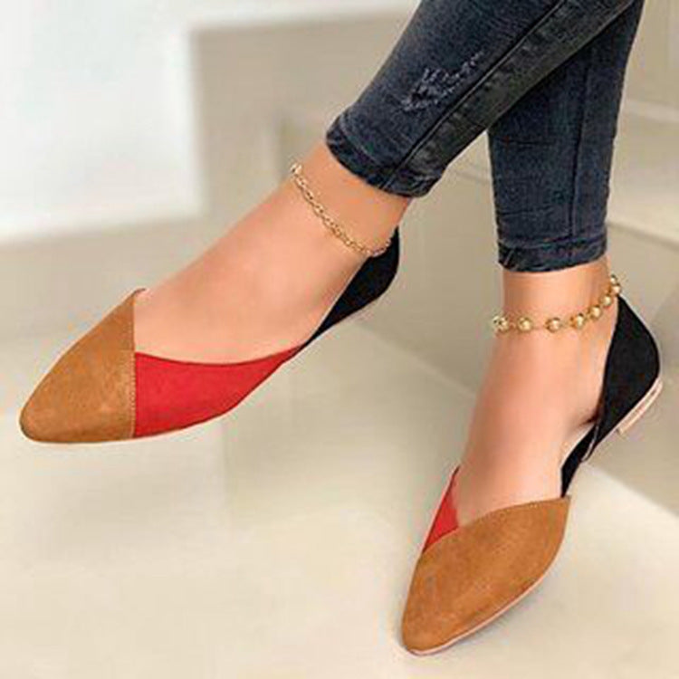 Détail du bout pointu sur des ballerines femme color block