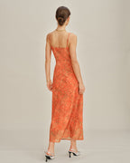 Robe longue orange à fleurs avec silhouette trapèze et bretelles fines