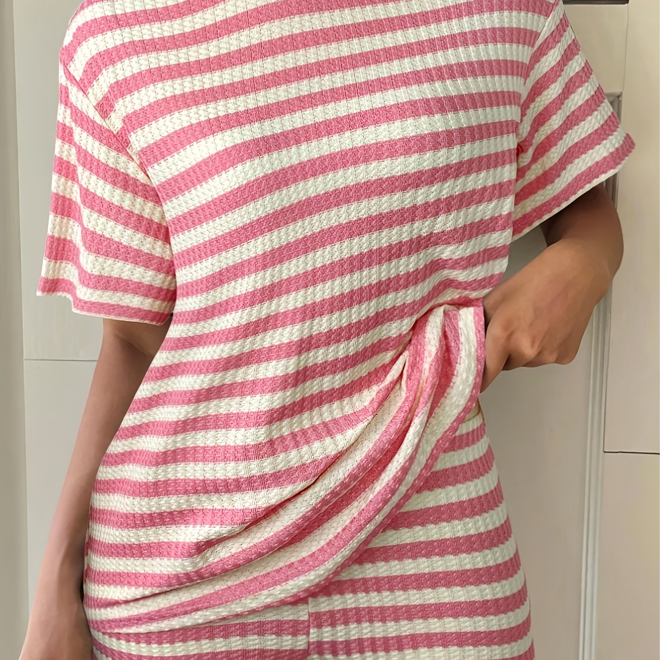 Ensemble décontracté t-shirt à col rond rayé et short