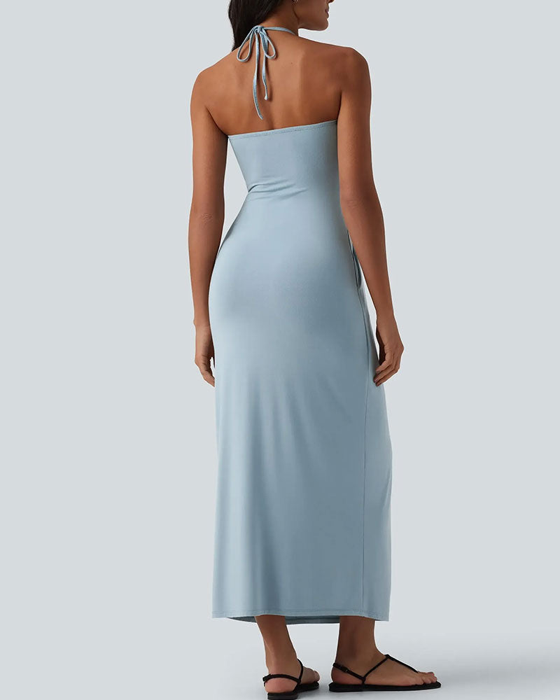 Robe longue drapée à col halter pour femme portée en pied