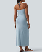 Robe longue drapée à col halter pour femme portée en pied