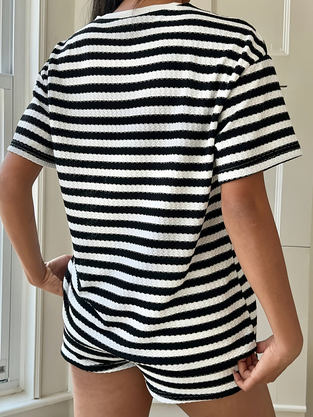 Ensemble décontracté t-shirt à col rond rayé et short