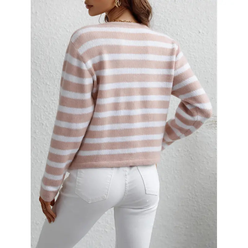 Pull en maille chunky confortable avec boutons et poches latérales