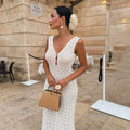 Robe maxi blanche en tricot crochetée à dos ouvert