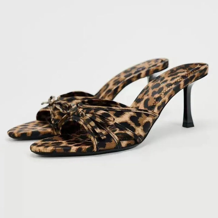 Isabelle Moreau® | Elegante Leopardenmuster-High-Heels mit Riemen