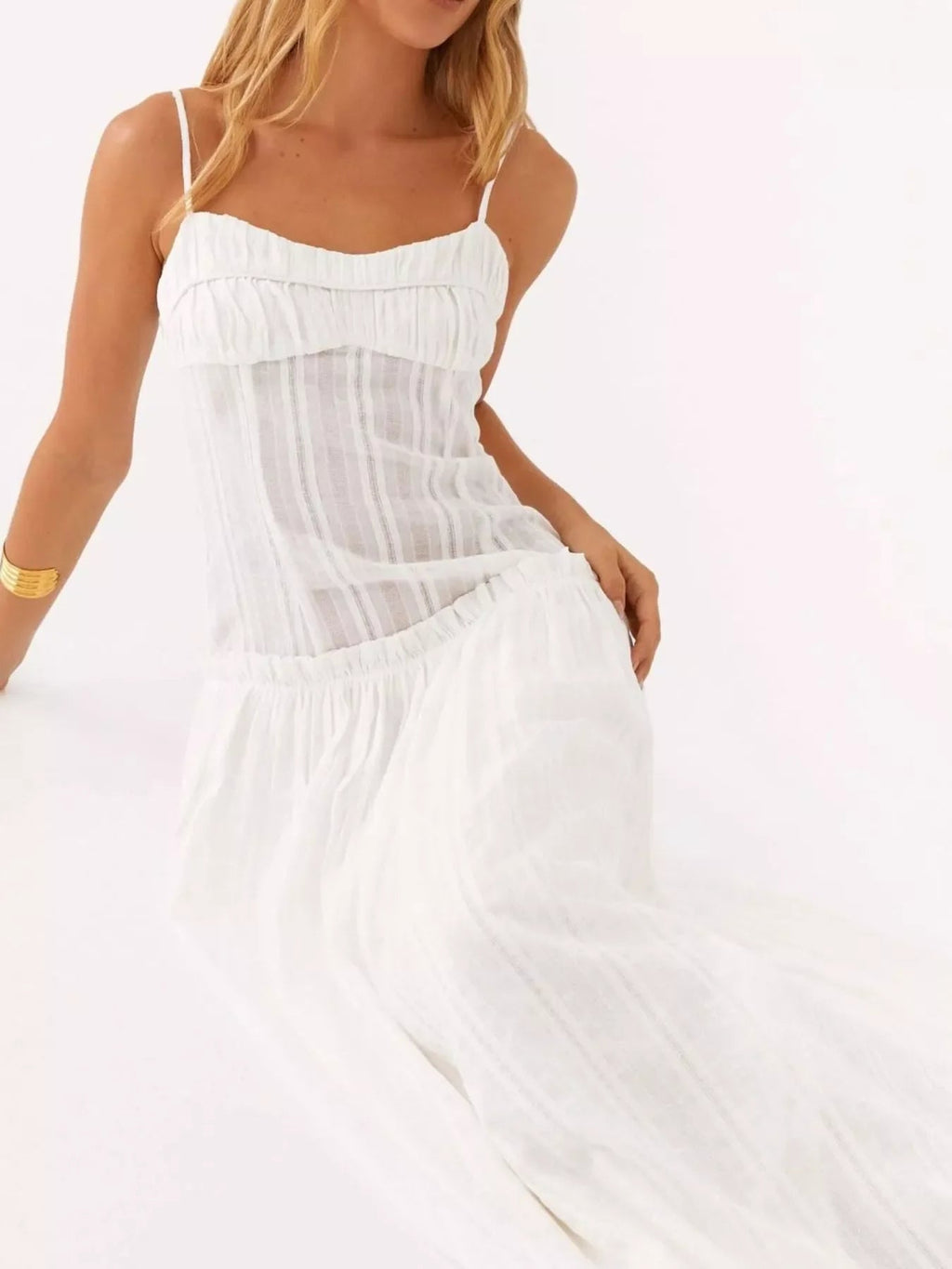 Robe longue à bretelles spaghetti avec volant et smocks