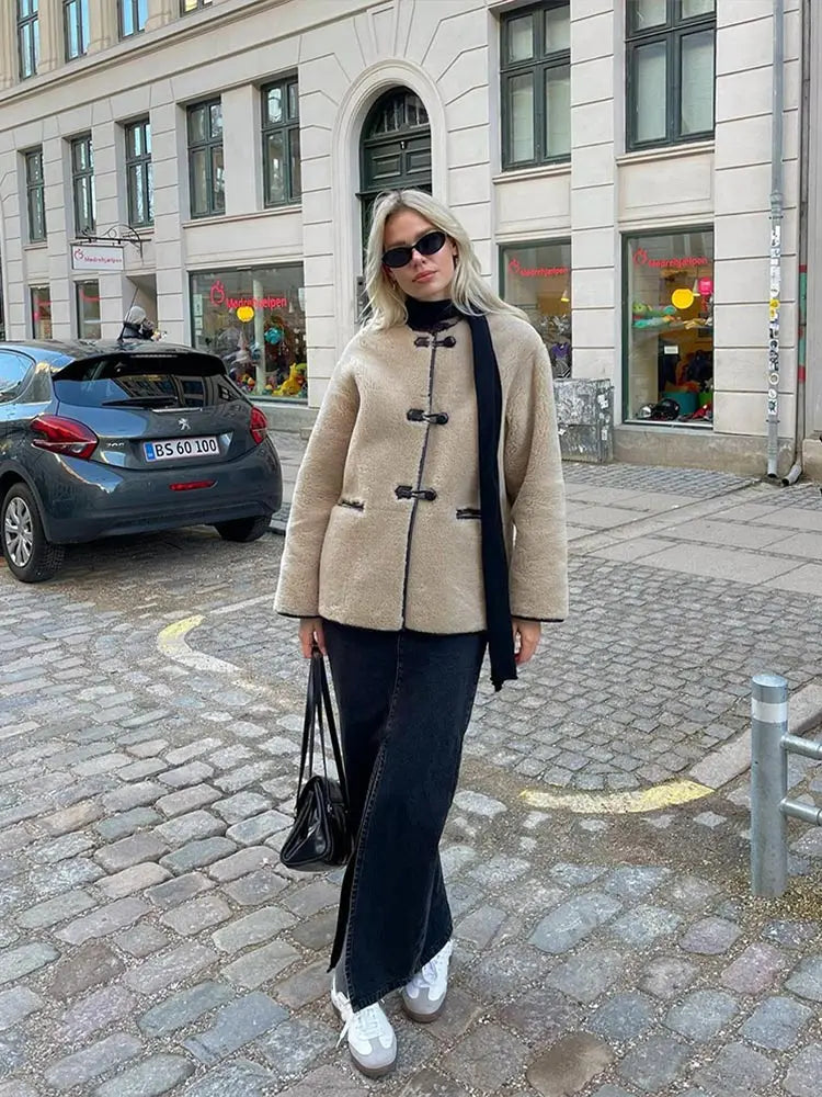 Manteau long douillet et duveteux pour un style hivernal chic
