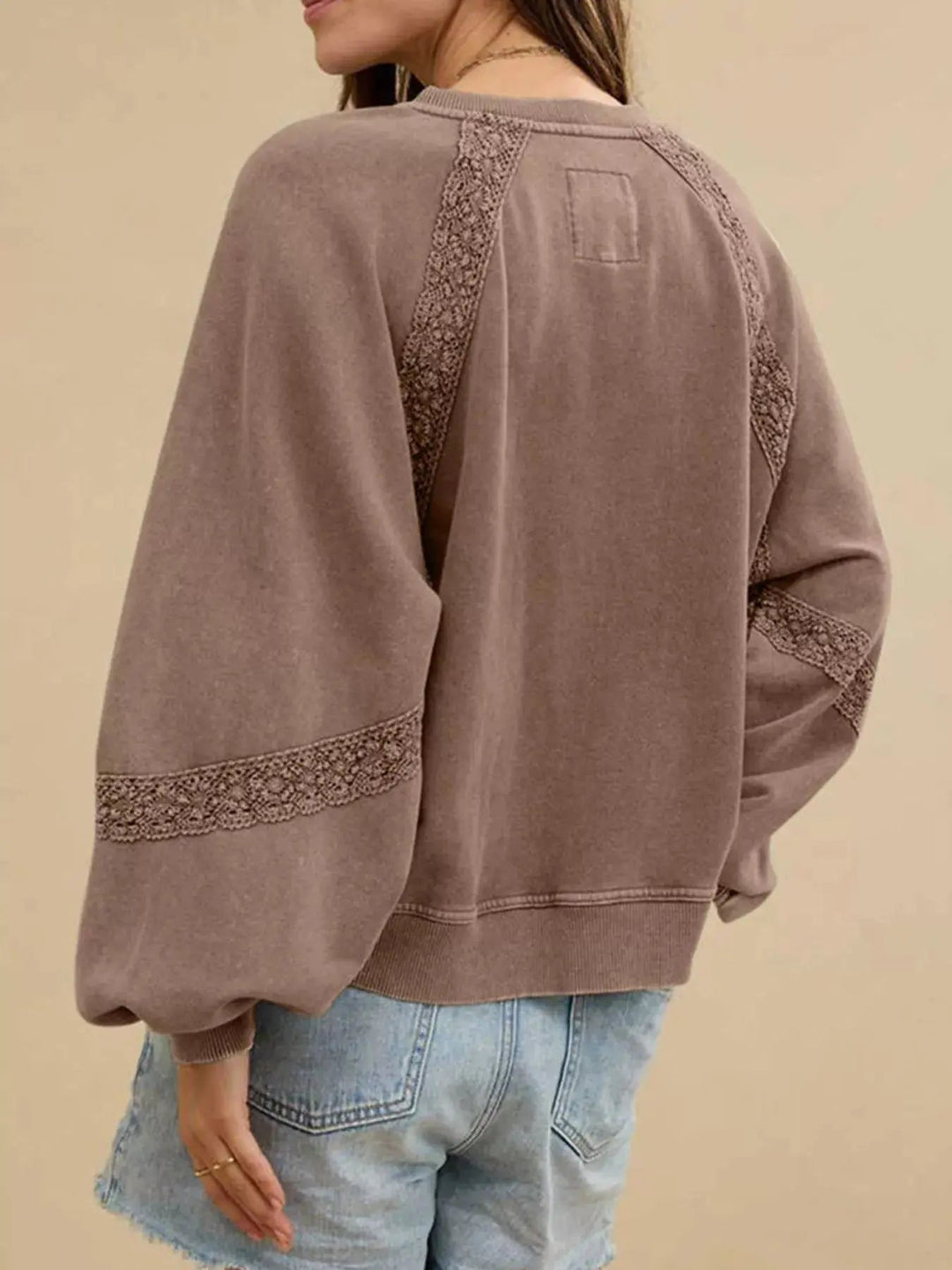 Sweatshirt Douillet à Détails en Dentelle pour un Look Chic Décontracté