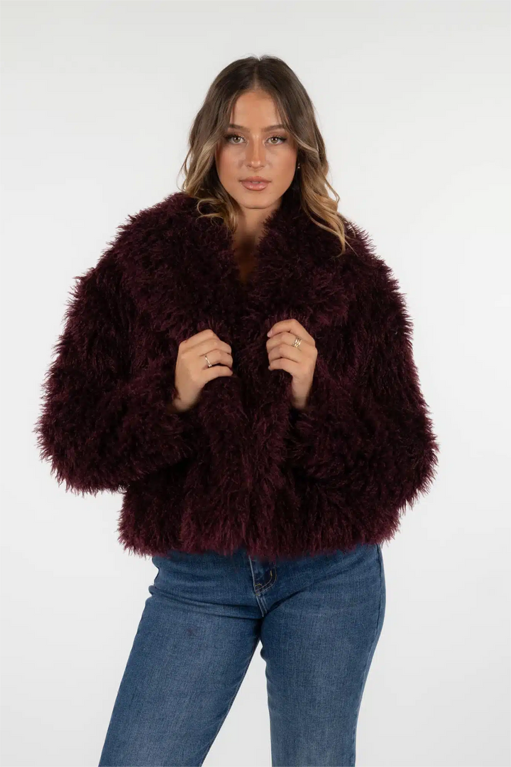 Manteau chaud en fausse fourrure pelucheuse pour un style hivernal chic