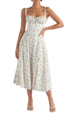Robe moulante bustier à fleurs et taille découverte