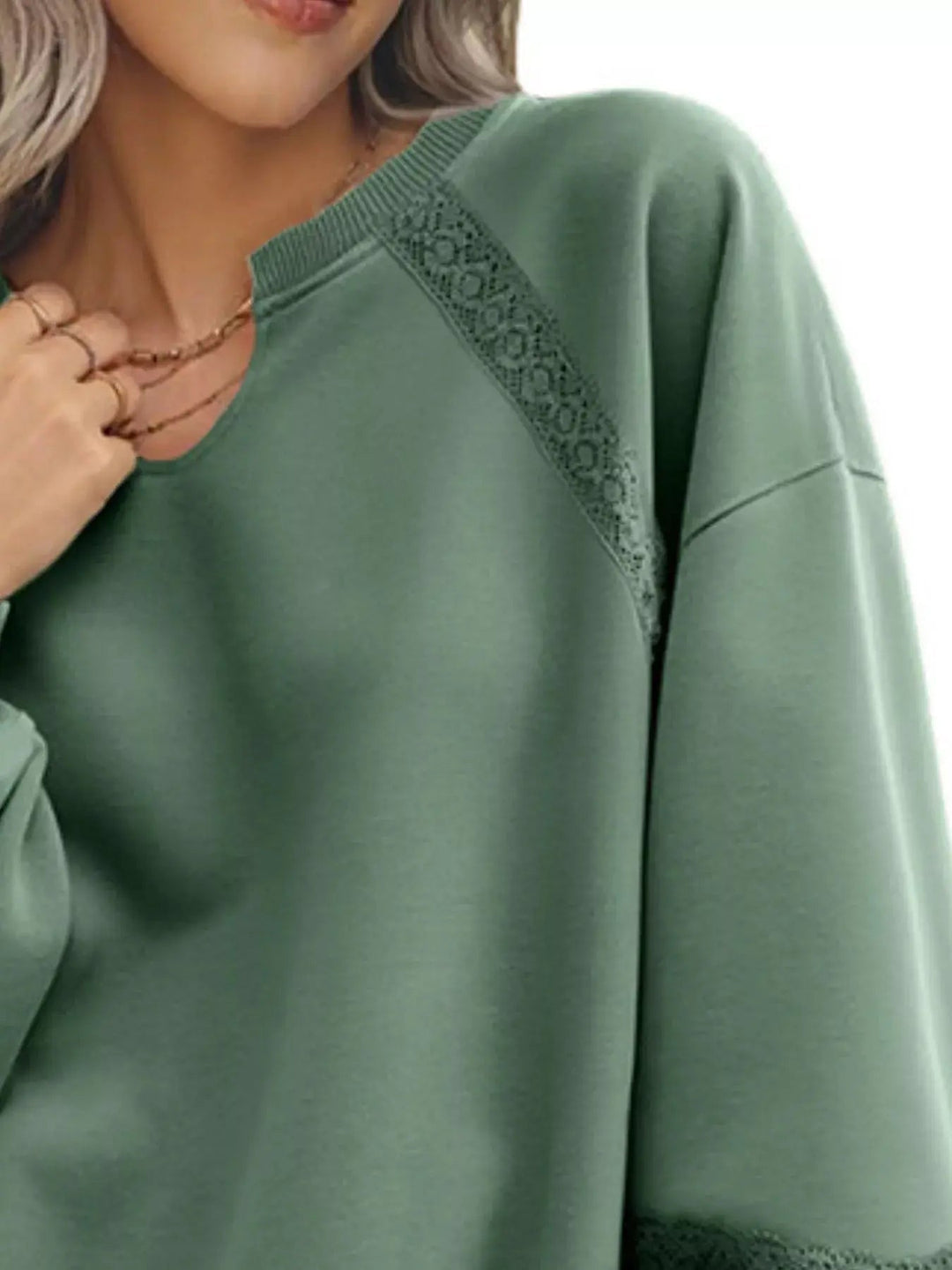 Sweatshirt Douillet à Détails en Dentelle pour un Look Chic Décontracté