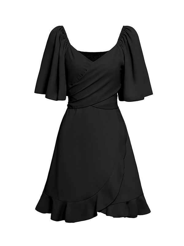 Robe courte à volants séduisante avec taille nouée et manches évasées