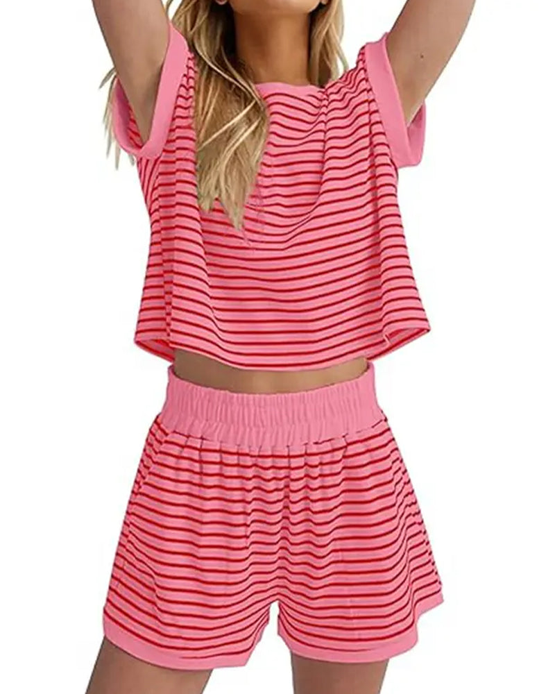 Ensemble femme rayé avec t-shirt à manches courtes et short décontracté