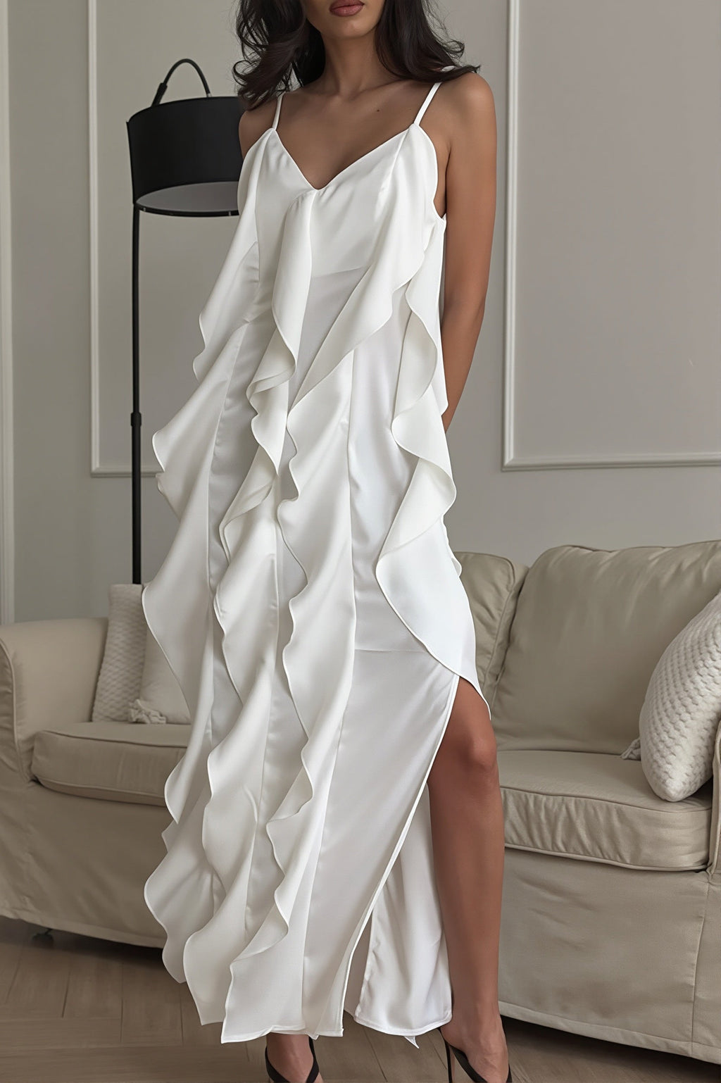 Robe maxi femme à volants avec col V et fines bretelles vue de face