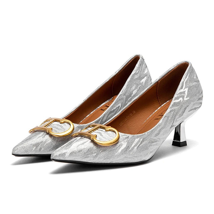 Isabelle Moreau® | Glänzende Kitten Heels mit Goldschnalle