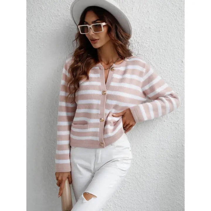 Pull en maille chunky confortable avec boutons et poches latérales