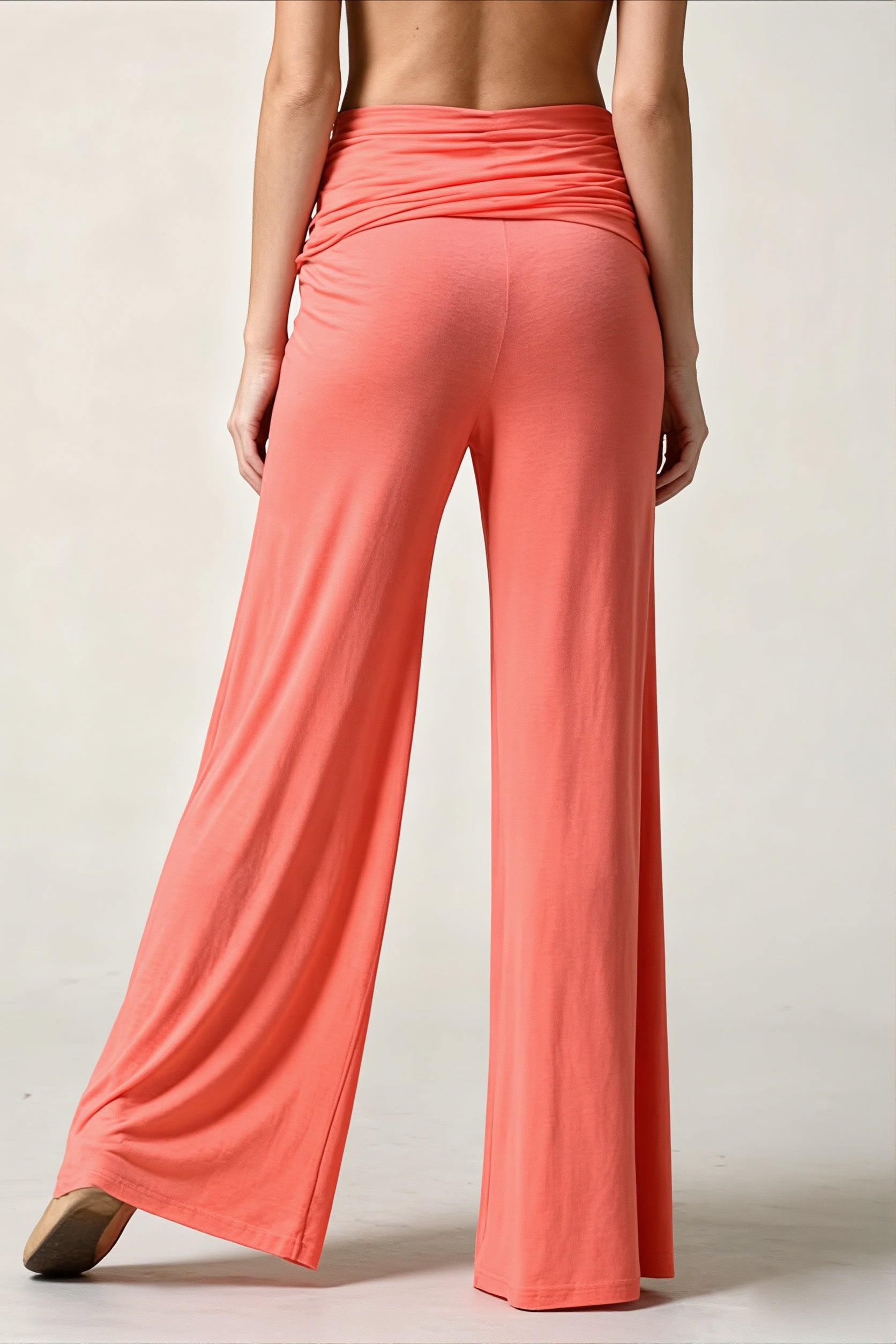 Pantalon femme long à jambes larges et style décontracté, vue complète
