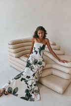 Robe fleurie femme au tombé féminin présentée en entier