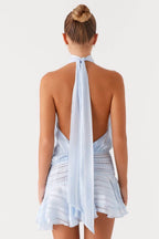 Robe courte drapée en satin avec col