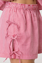 Détail du short femme rayé avec cordon de serrage à la taille