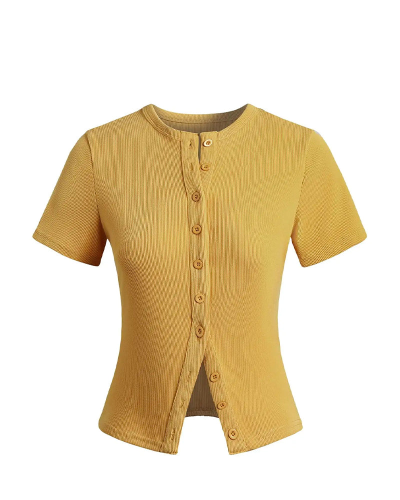 Veste courte unie col rond pour femme associée à une tenue casual chic