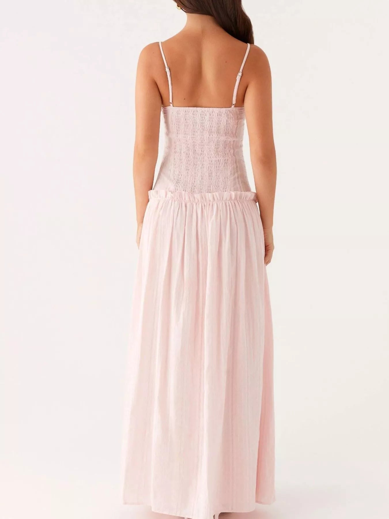 Robe longue à bretelles spaghetti avec volant et smocks