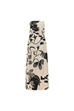 Robe femme fleurie présentée sous un angle latéral