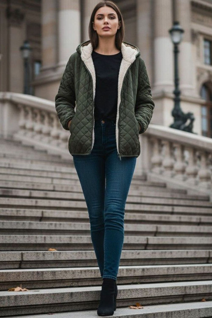 Veste matelassée à capuche avec doublure en peluche