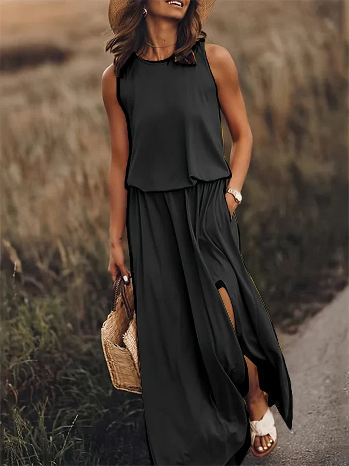 Détail de la robe maxi unie femme et de sa coupe ample