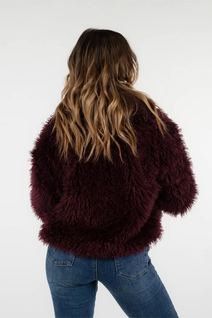 Manteau chaud en fausse fourrure pelucheuse pour un style hivernal chic