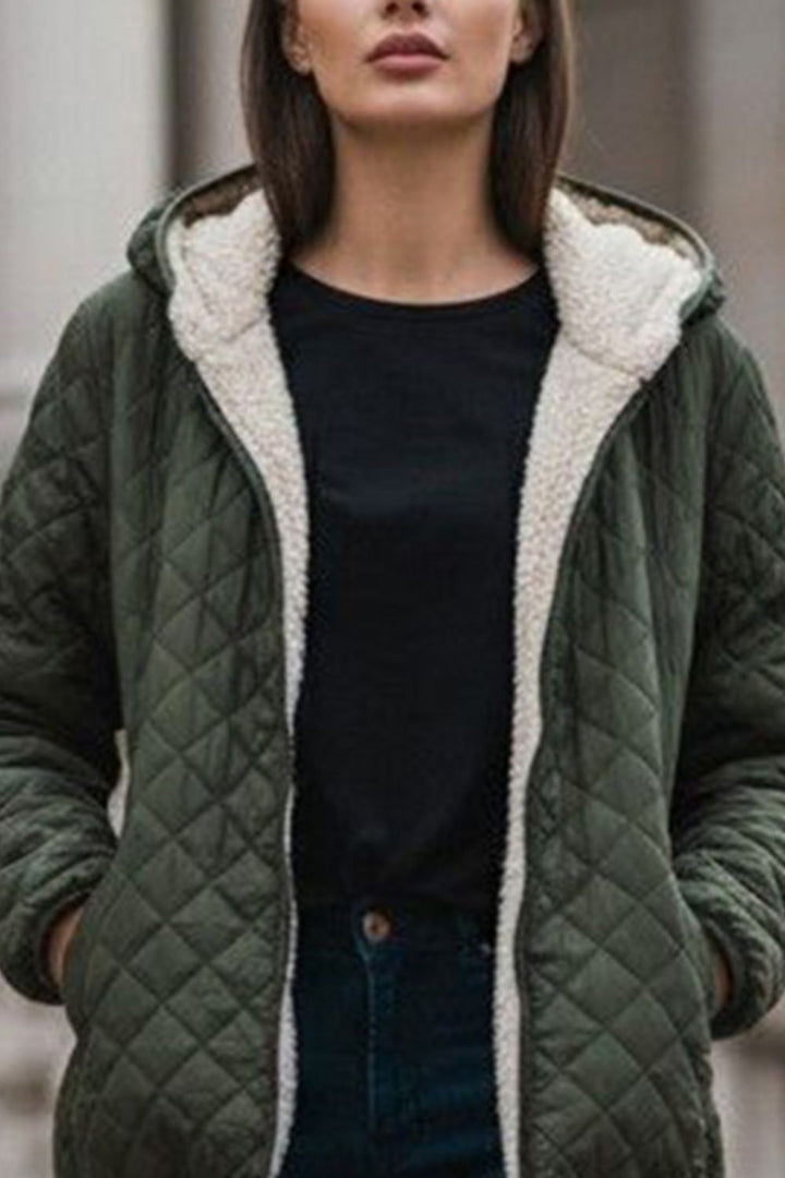 Veste matelassée à capuche avec doublure en peluche