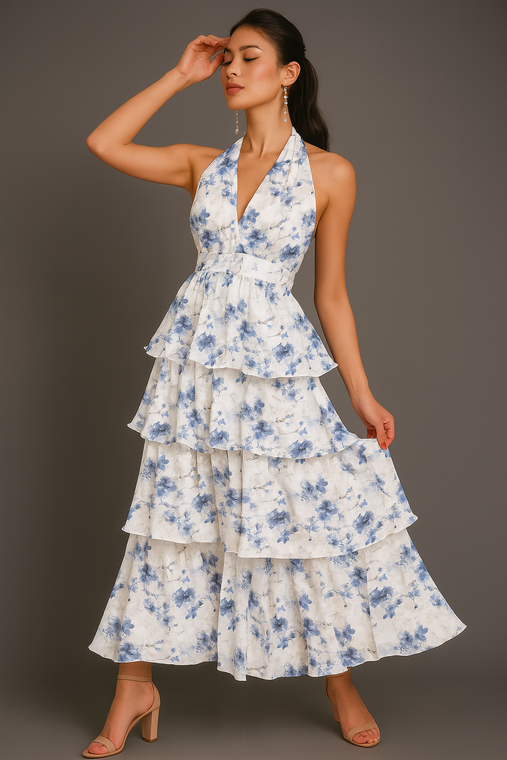 Robe maxi à volants en étages avec imprimé floral et détail à la taille, col licou