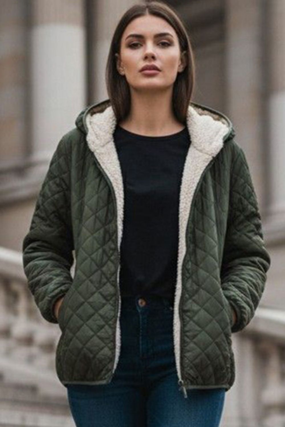 Veste matelassée à capuche avec doublure en peluche