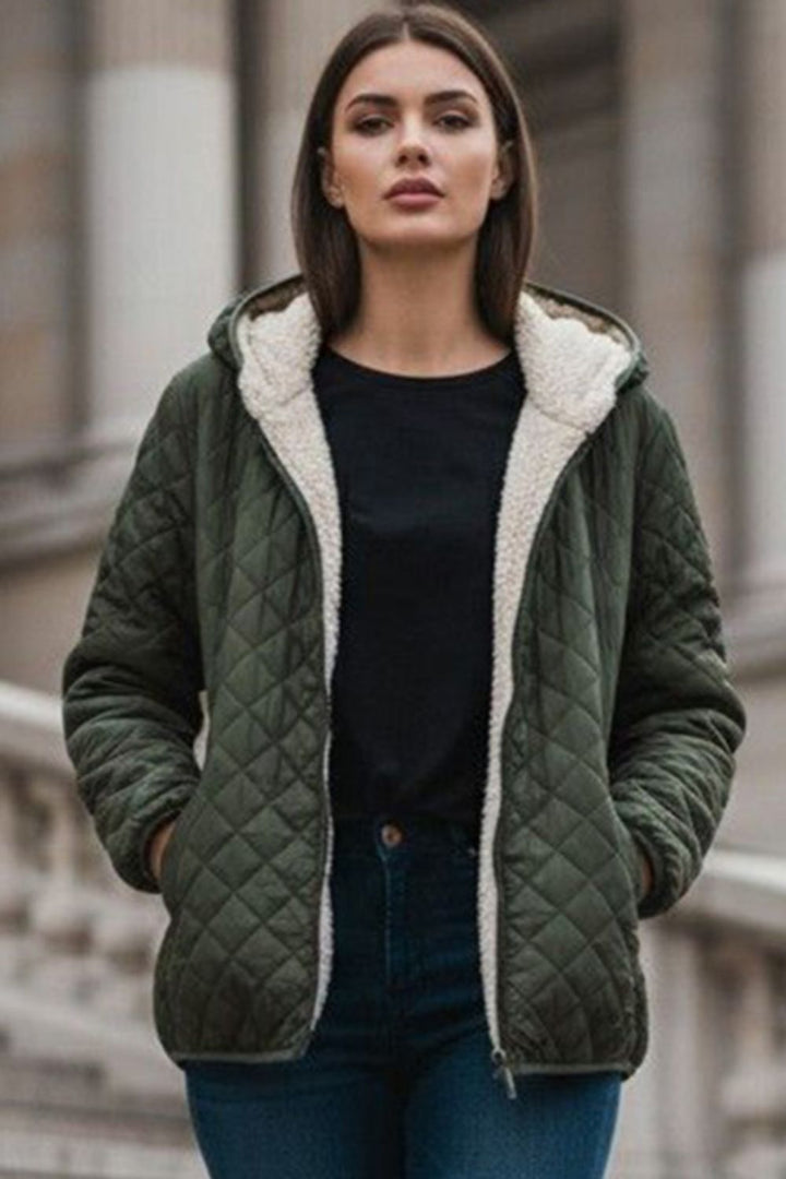 Veste matelassée à capuche avec doublure en peluche