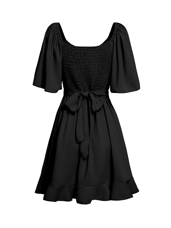 Robe courte à volants séduisante avec taille nouée et manches évasées