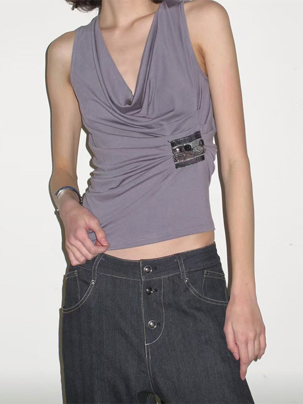 Débardeur femme gris plissé sans manches avec col drapé, vue de face