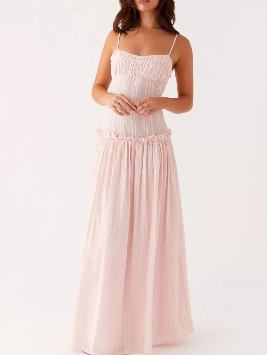 Robe longue à bretelles spaghetti avec volant et smocks