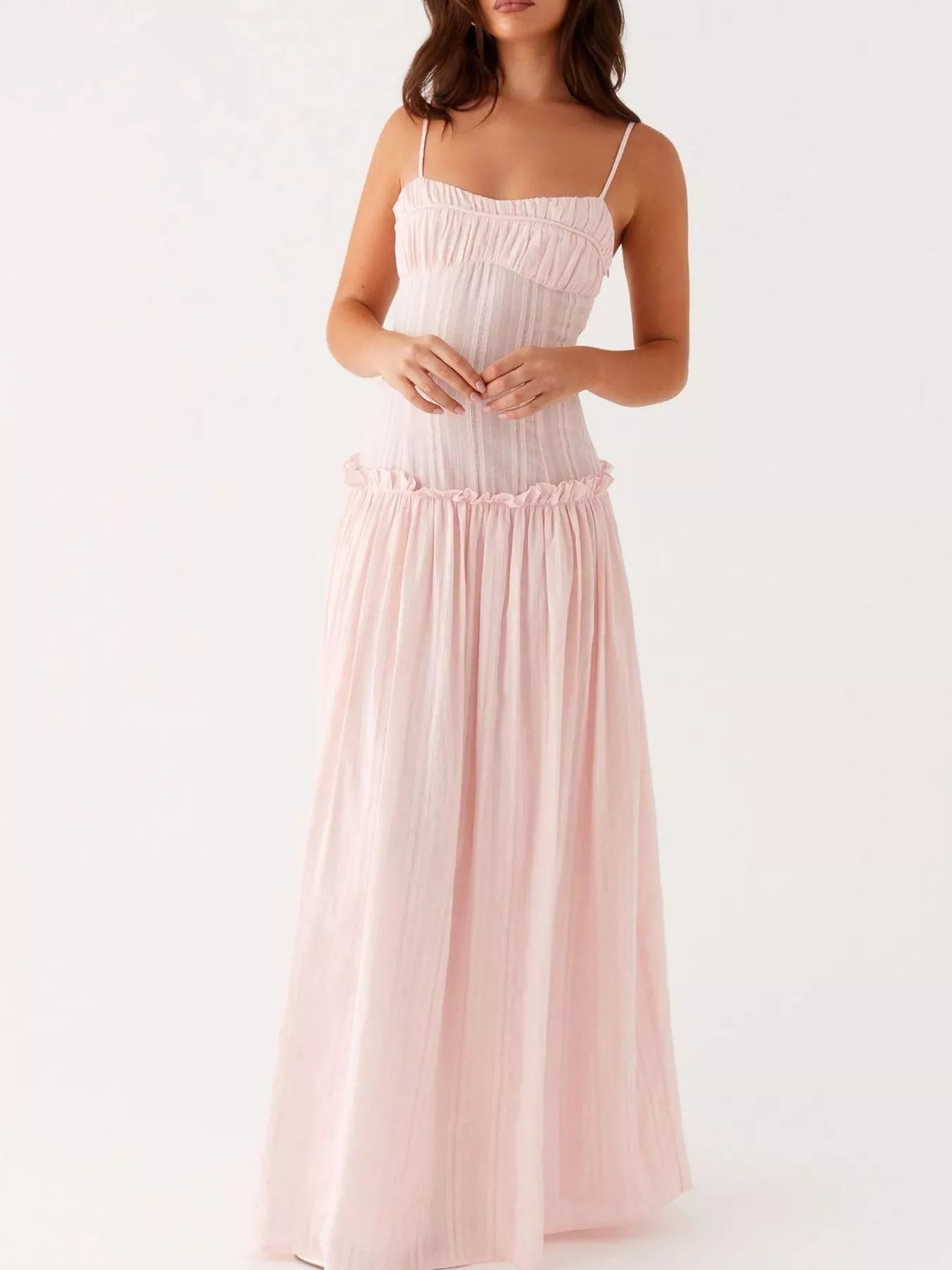 Robe longue à bretelles spaghetti avec volant et smocks