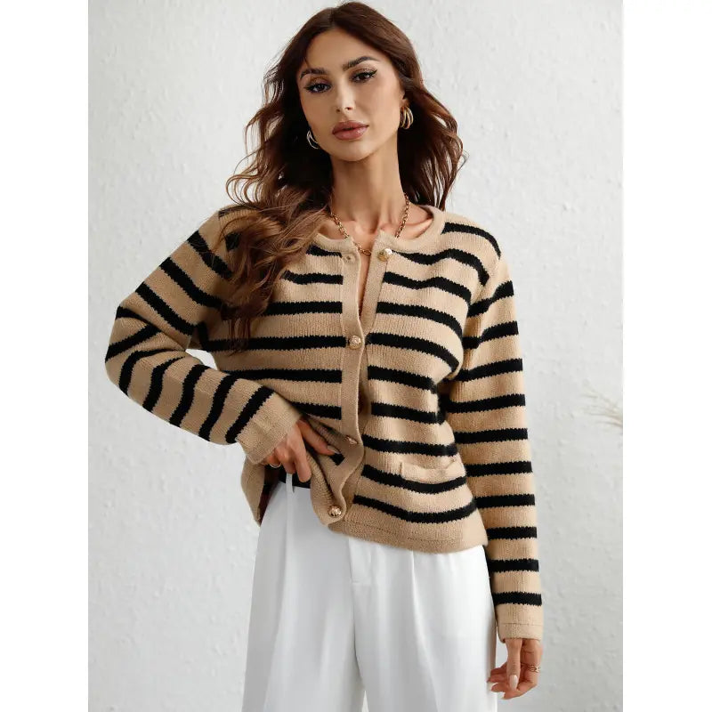 Pull en maille chunky confortable avec boutons et poches latérales